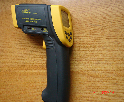 Non-contact infrared thermometer